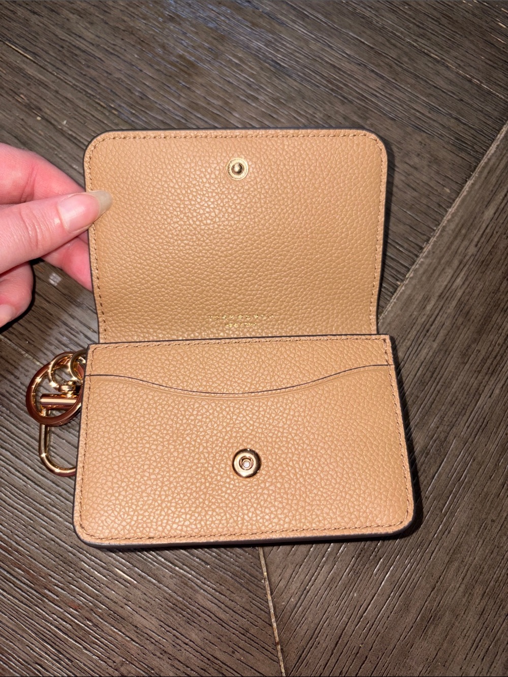 NWT Tory Burch Tan Pebbled Leather Key Card Pouch with Gold Hardware - Picture 6 of 8